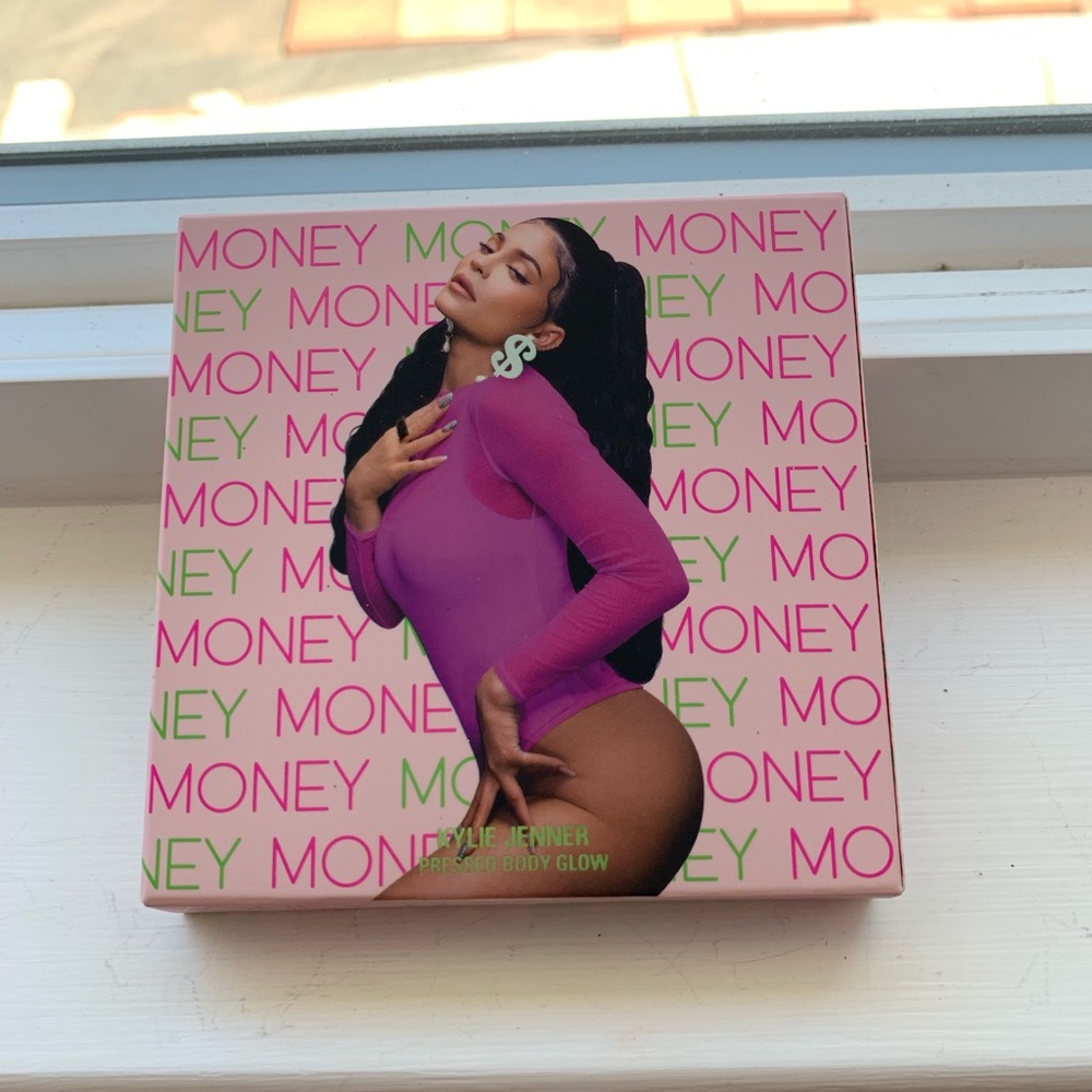 NWT Kylie Birthday 🎁 Pressed Body Glow